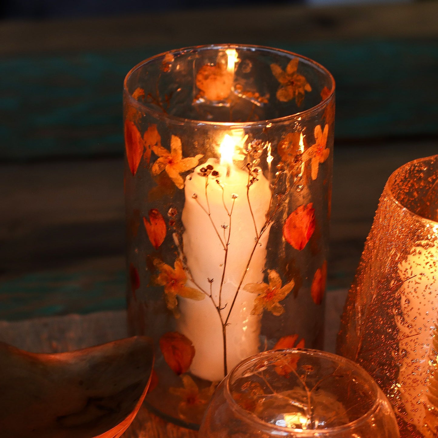 Detailed close up view highlighting the high quality craftsmanship and individual features of the natural floral glass tall vase candle holder rose 19x11cm438