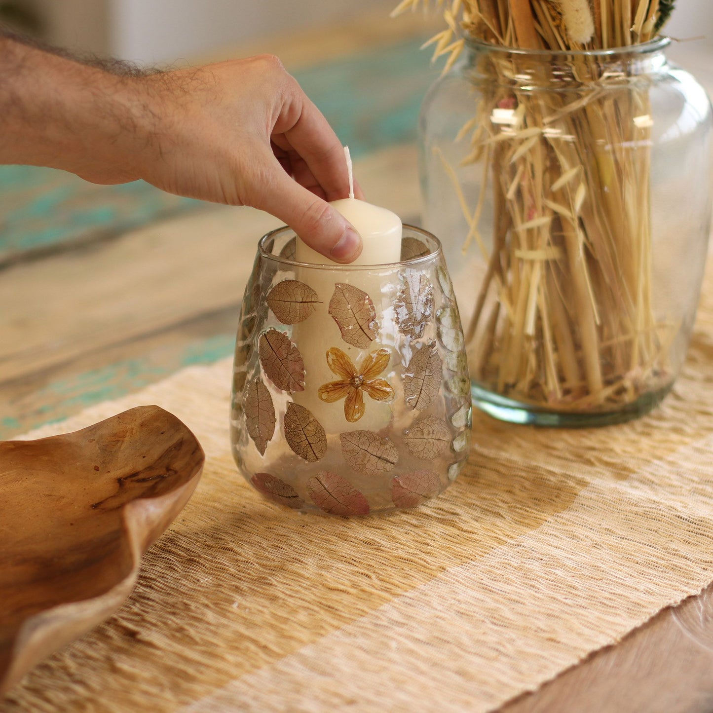 Detailed close up view highlighting the high quality craftsmanship and individual features of the natural floral glass vase candle holder primavera 12x11cm638