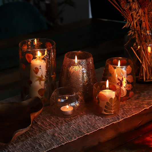 Detailed close up view highlighting the high quality craftsmanship and individual features of the natural floral glass vase candle holder primavera 12x11cm638