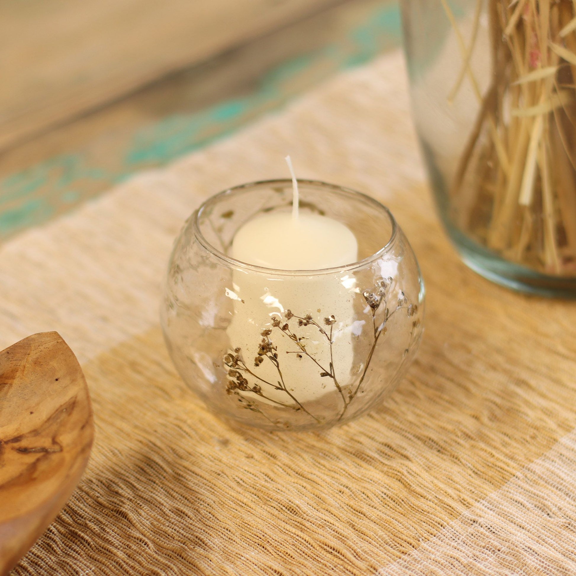 Detailed close up view highlighting the high quality craftsmanship and individual features of the natural floral glass bowl candle holder margarita 8x10cm562