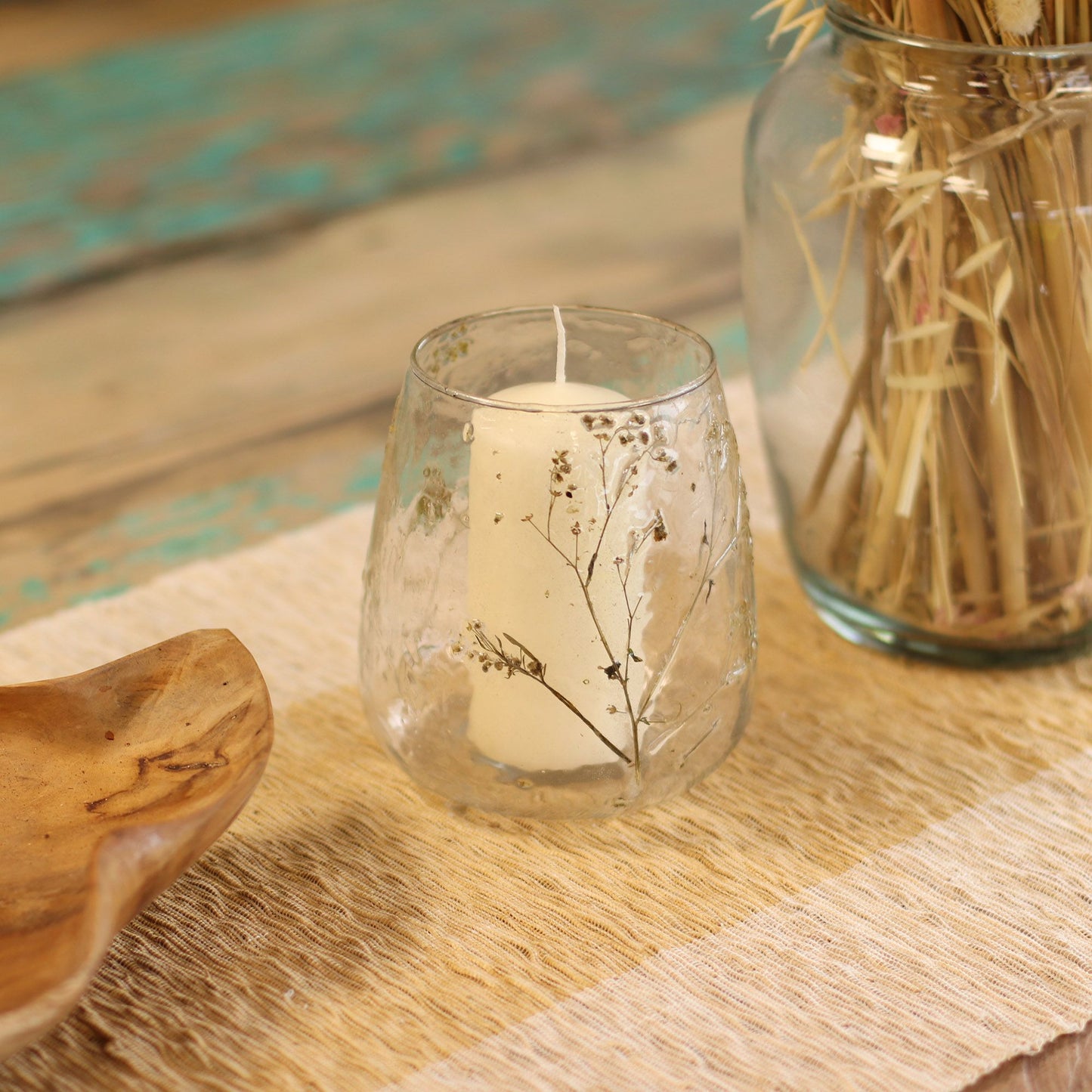 Detailed close up view highlighting the high quality craftsmanship and individual features of the natural floral glass vase candle holder margarita 12x11cm657