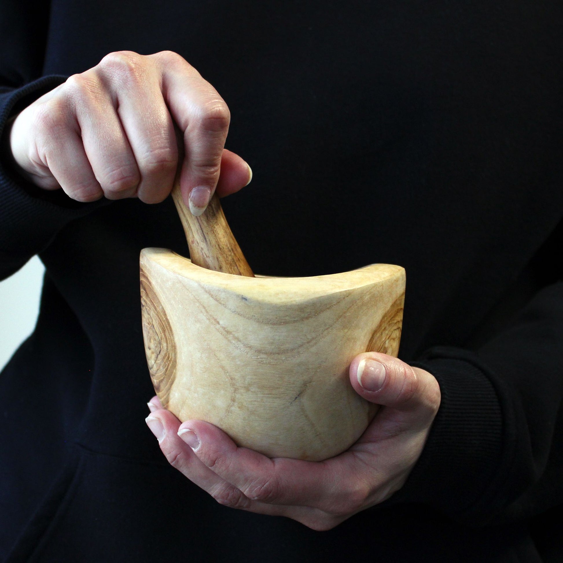Ergo Teak Pestal & Morter Med from our luxury ergo teak pestle & mortar collection
