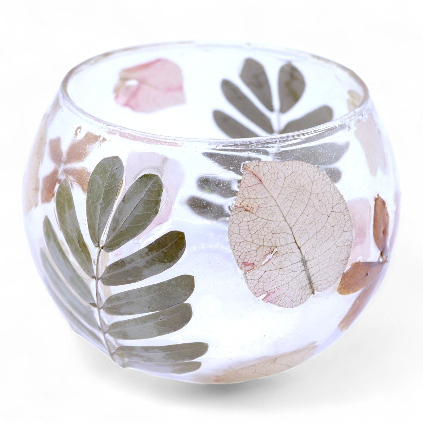 Detailed close up view highlighting the high quality craftsmanship and individual features of the natural floral glass bowl candle holder primavera 8x10cm620