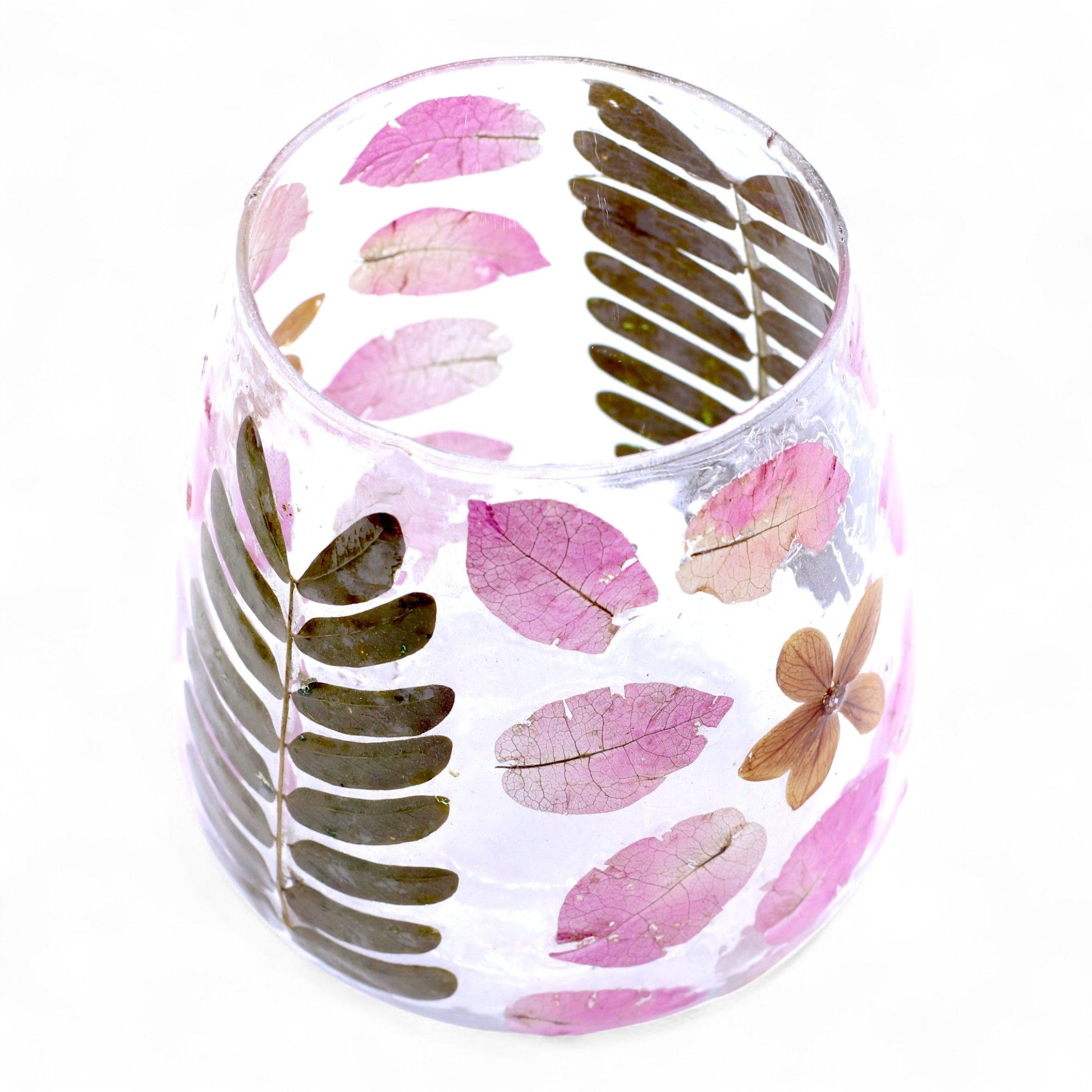 Detailed close up view highlighting the high quality craftsmanship and individual features of the natural floral glass vase candle holder primavera 12x11cm638