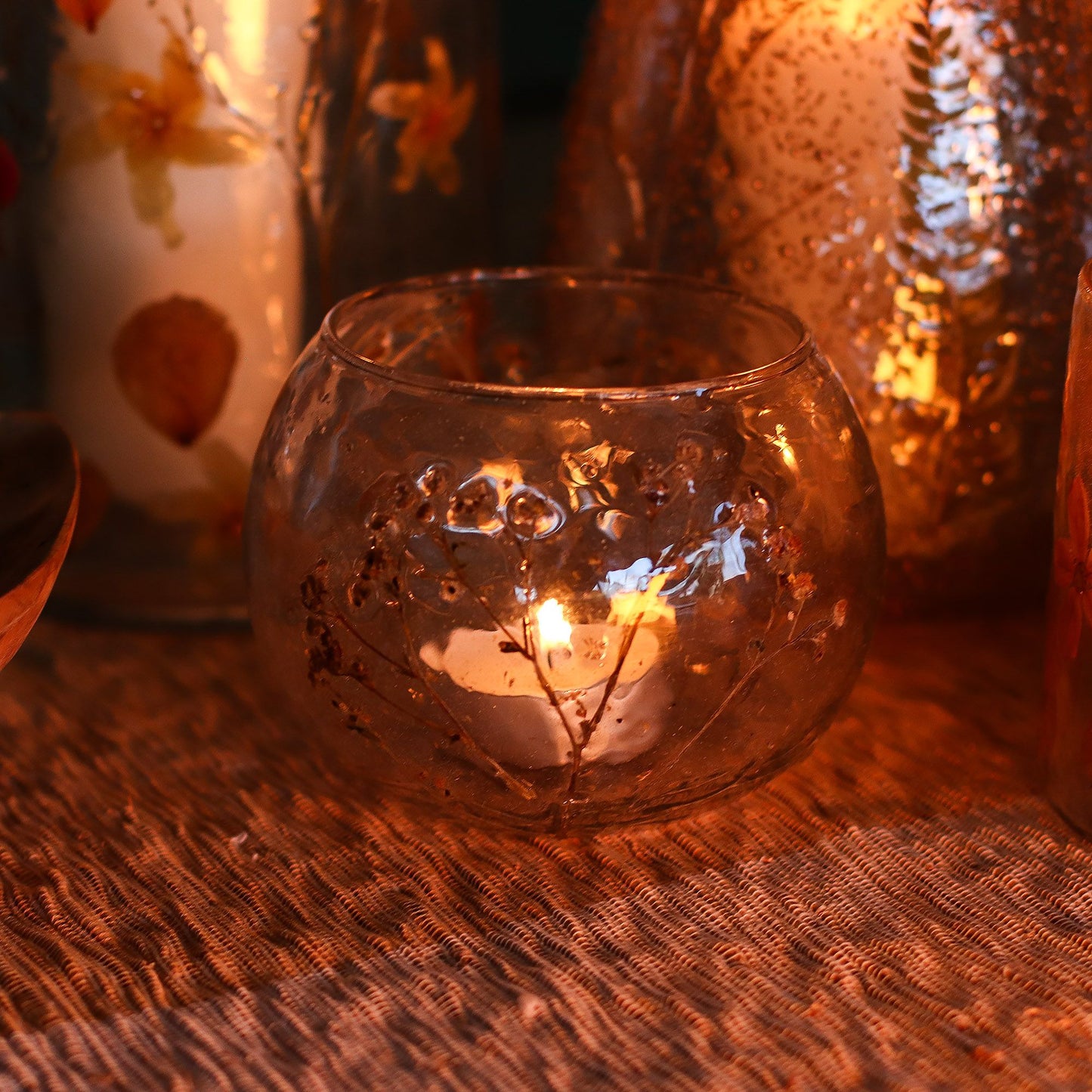 Detailed close up view highlighting the high quality craftsmanship and individual features of the natural floral glass bowl candle holder margarita 8x10cm562