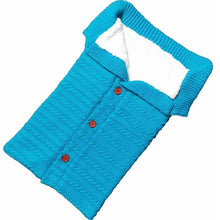 Carica l&#39;immagine nel visualizzatore di Gallery, Warm Knitted Sleeping bag for babies
