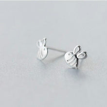 Carica l&#39;immagine nel visualizzatore di Gallery, 7mmX8mm Hollow Bees Stud Earrings for Women and kids - Giftexonline
