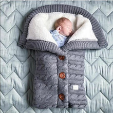 Carica l&#39;immagine nel visualizzatore di Gallery, Warm Knitted Sleeping bag for babies
