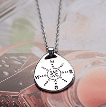 Laden Sie das Bild in den Galerie-Viewer, Great looking Compass Necklace - Giftexonline
